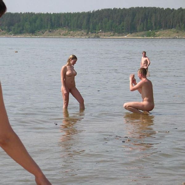 Нудистский пляж в Новосибирске подсмотренное 13 фото