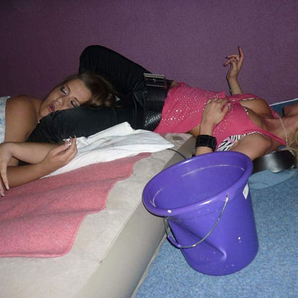 Пьяная пижамная вечеринка закончилась лесбийскими играми 12 фото