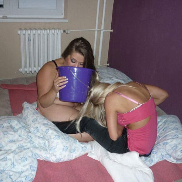 Пьяная пижамная вечеринка закончилась лесбийскими играми 6 фото