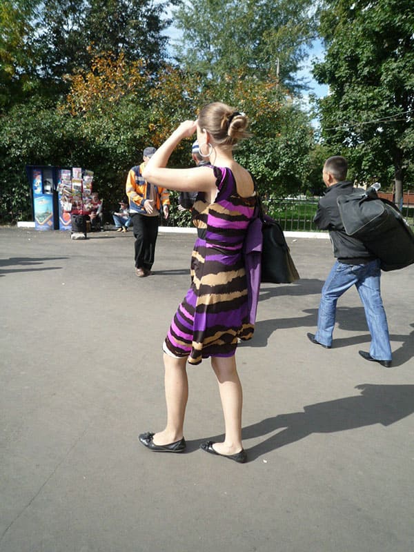 Скрытая камера под юбку русским девушкам на улице 59 фото