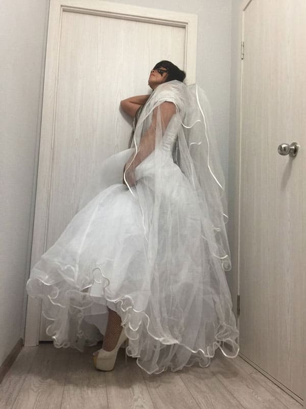 Русскую невесту трахают в свадебном платье 1 фото