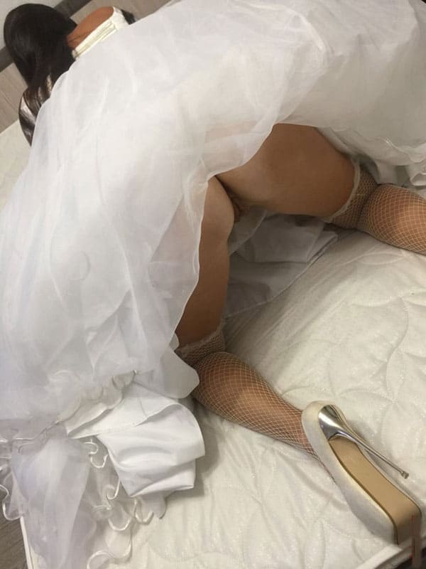 Русскую невесту трахают в свадебном платье 12 фото
