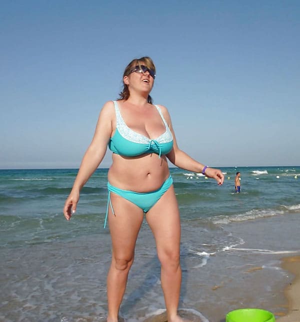 Русские женщины на пляже с большими сиськами 16 фото