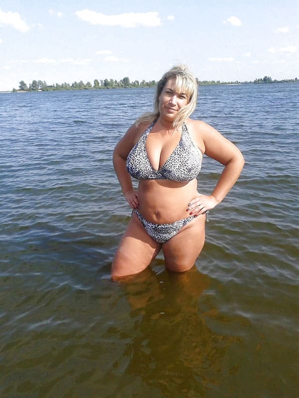 Русские женщины на пляже с большими сиськами 26 фото