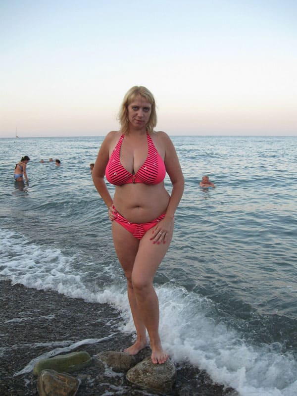 Русские женщины на пляже с большими сиськами 31 фото