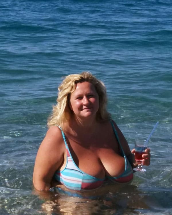 Русские женщины на пляже с большими сиськами 36 фото