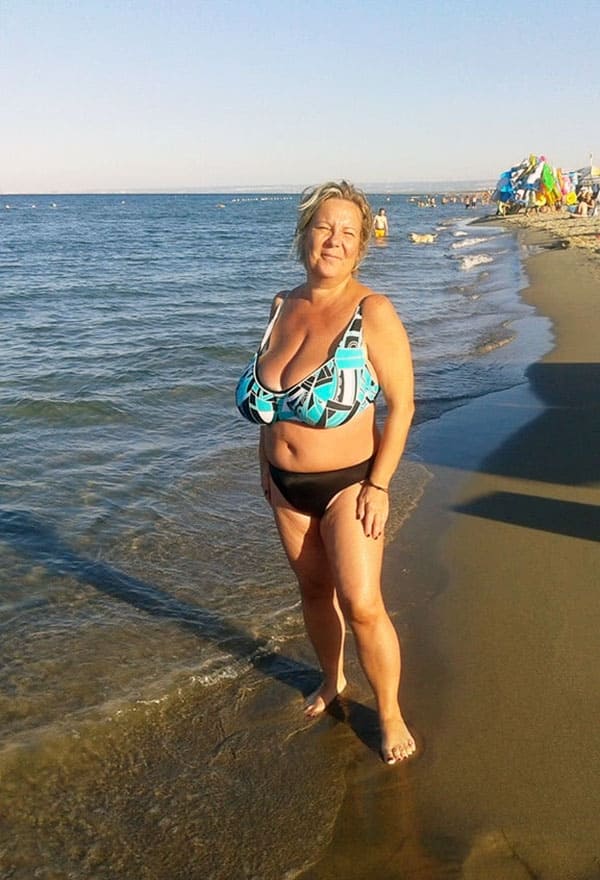 Русские женщины на пляже с большими сиськами 39 фото