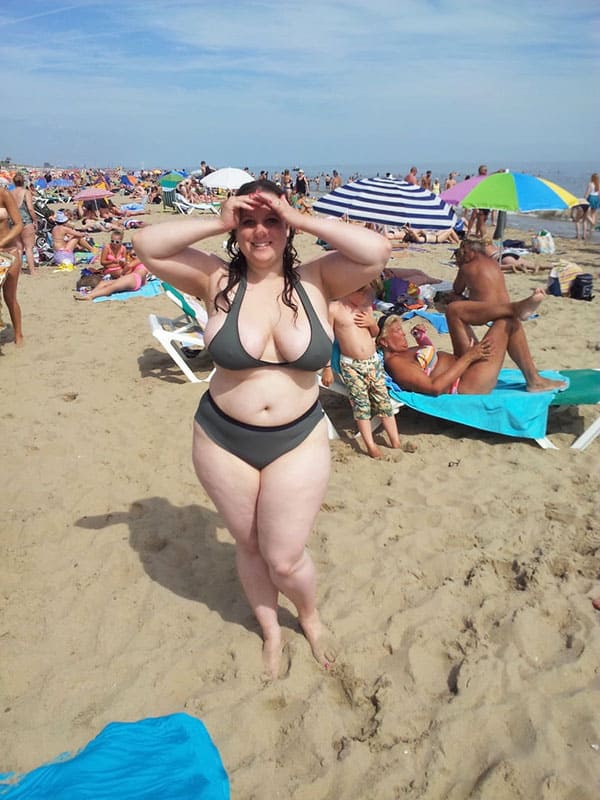 Русские женщины на пляже с большими сиськами 8 фото