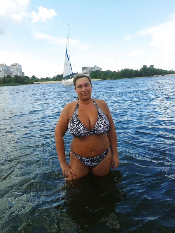 Русские женщины на пляже с большими сиськами 9 фото