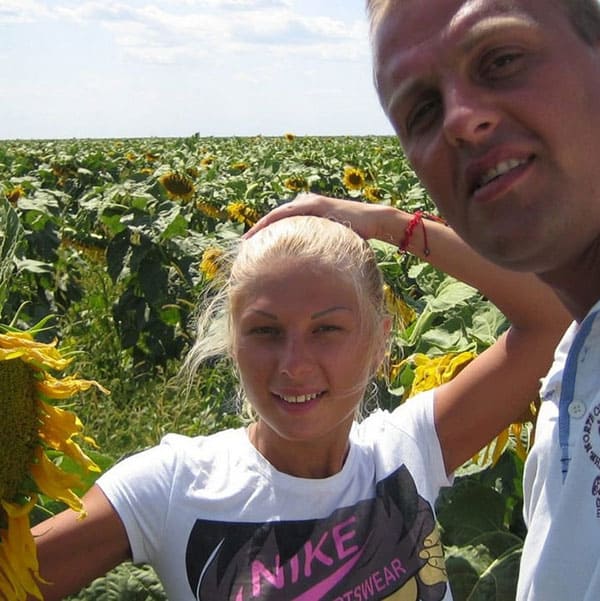Секс с молодой украинкой в подсолнуховом поле 14 фото