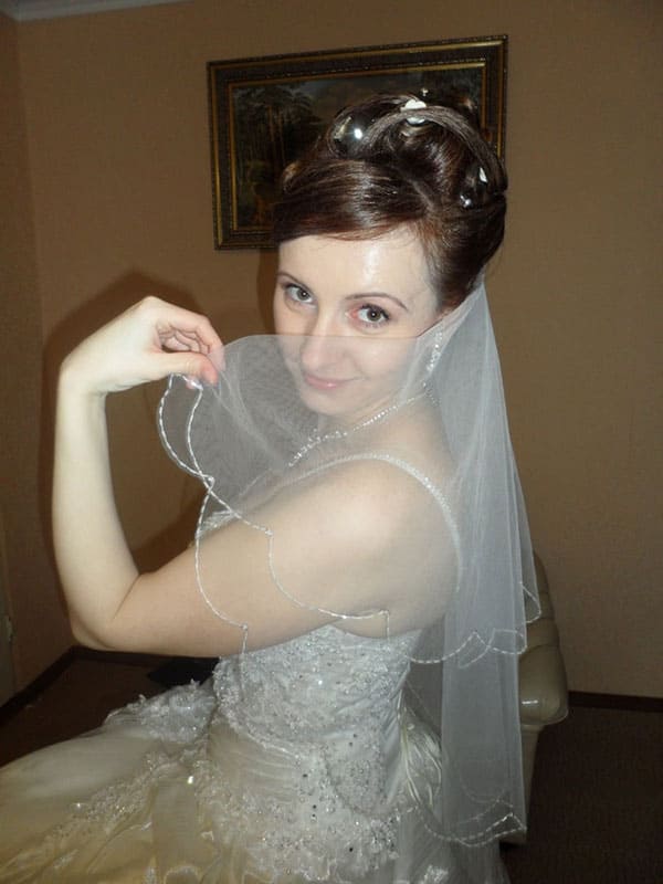 Русская невеста раздевается дома на камеру 13 фото
