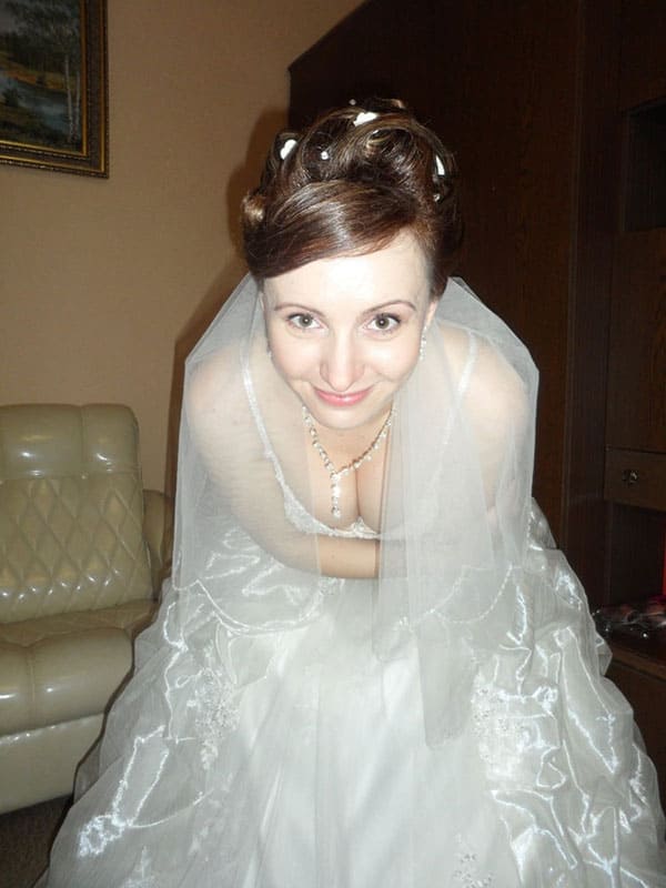 Русская невеста раздевается дома на камеру 16 фото