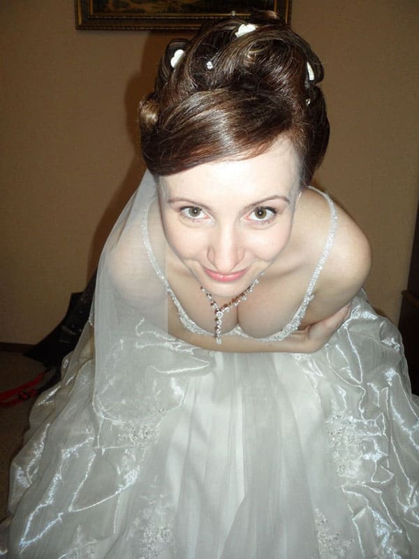 Русская невеста раздевается дома на камеру 17 фото