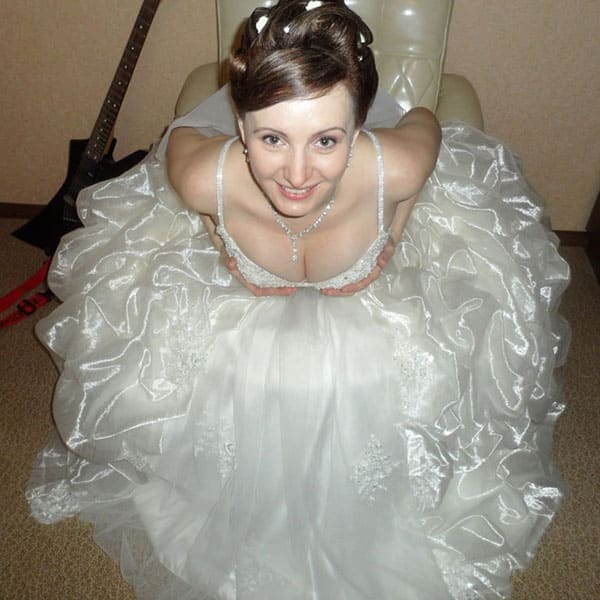 Русская невеста раздевается дома на камеру 18 фото