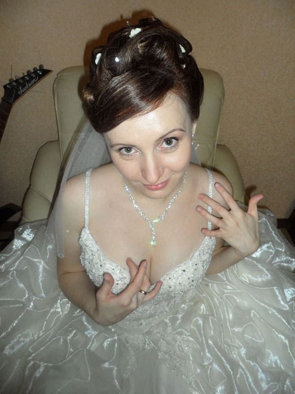 Русская невеста раздевается дома на камеру 19 фото