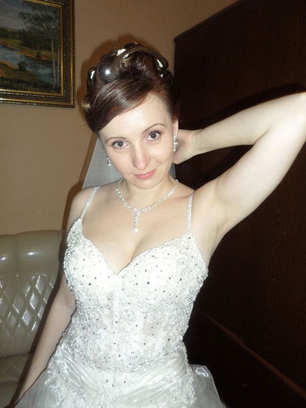 Русская невеста раздевается дома на камеру 5 фото