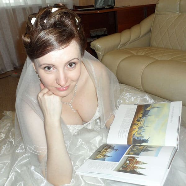 Русская невеста раздевается дома на камеру 7 фото