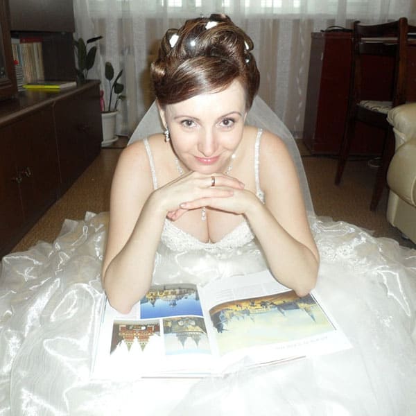 Русская невеста раздевается дома на камеру 8 фото