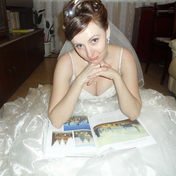 Русская невеста раздевается дома на камеру 9 фото