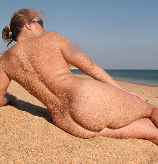 Минет на нудистском пляже со спермой на лицо 45 фото