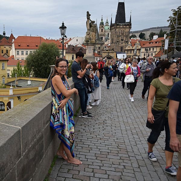 Голая чешка гуляет по центру Праги 1 фото