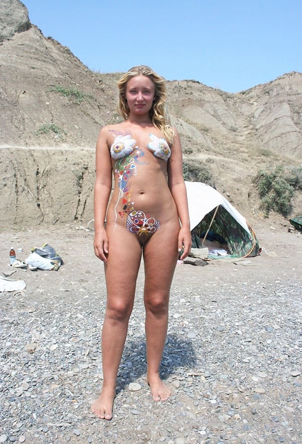Бесстыжие украинки на пляже без комплексов 13 фото