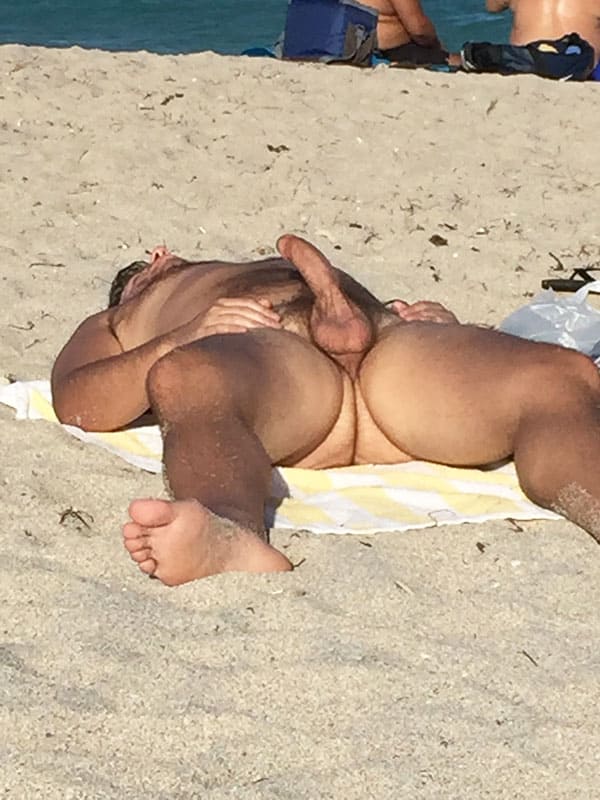Подборка извращенцев на пляже 101 фото