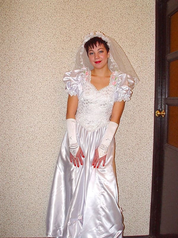 Невеста сняла платье и показала голую пизду 2 фото