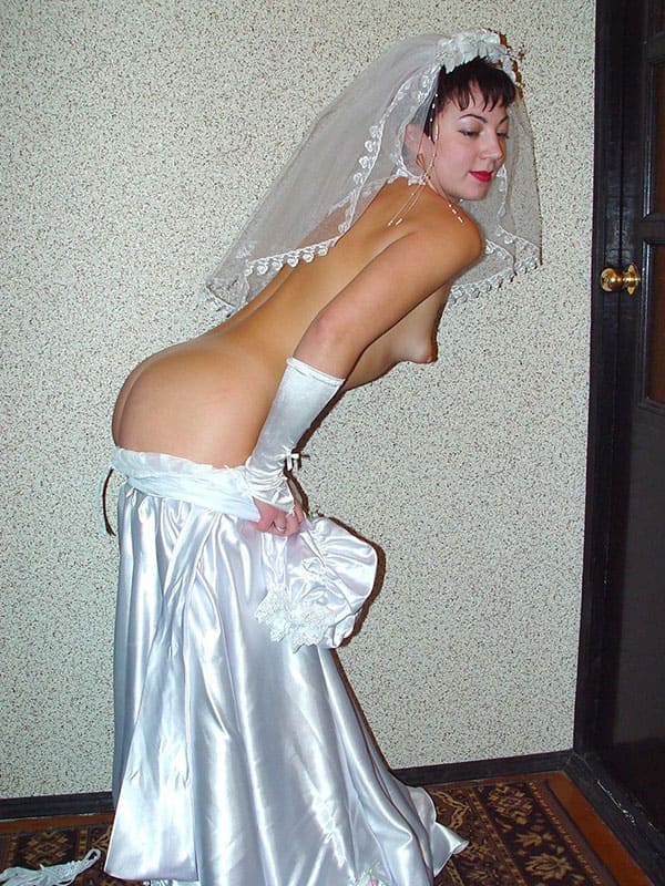 Невеста сняла платье и показала голую пизду 26 фото