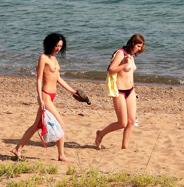 Пьяные нудистки с волосатыми письками на пляже Коктебеля 78 фото