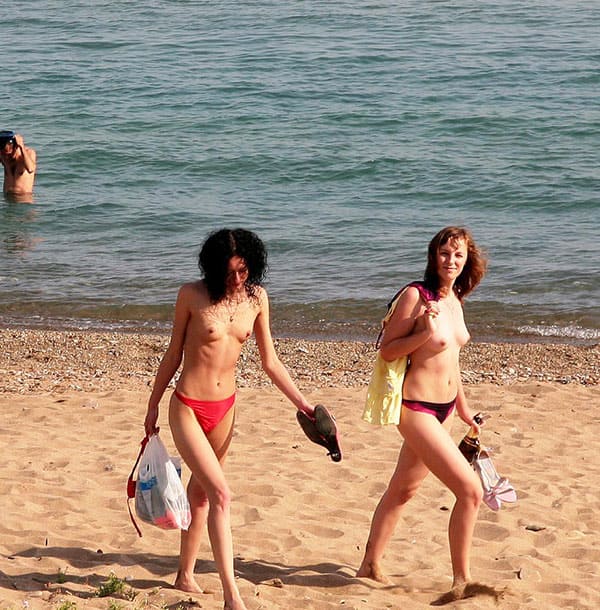 Пьяные нудистки с волосатыми письками на пляже Коктебеля 80 фото