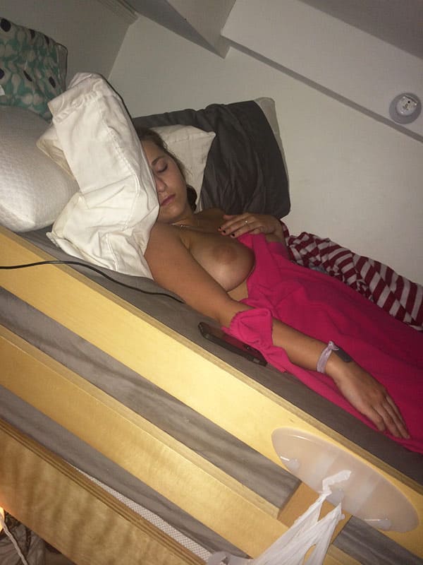 Пьяные спящие русские девушки голые 6 фото