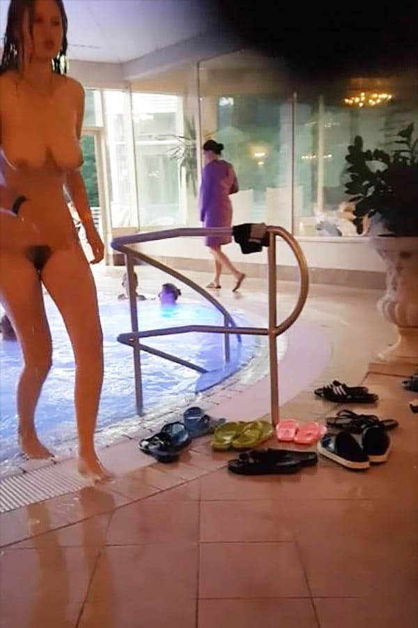 Подсмотренное голые девушки моются в общественных душевых 110 фото