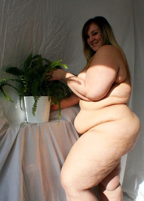 Толстая девушка с большой целлюлитной попой 4 фото