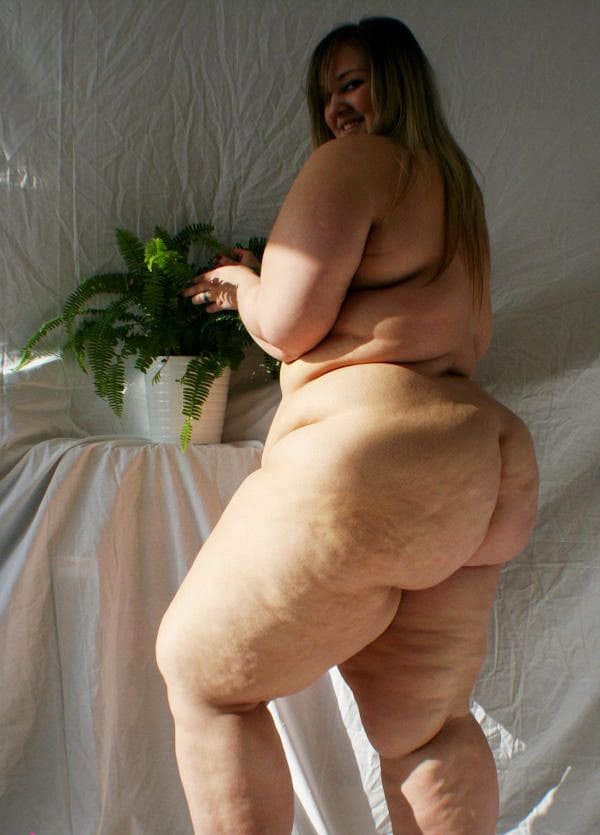 Толстая девушка с большой целлюлитной попой 6 фото