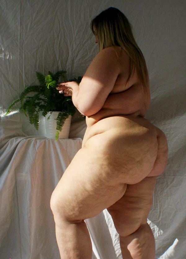 Толстая девушка с большой целлюлитной попой 7 фото
