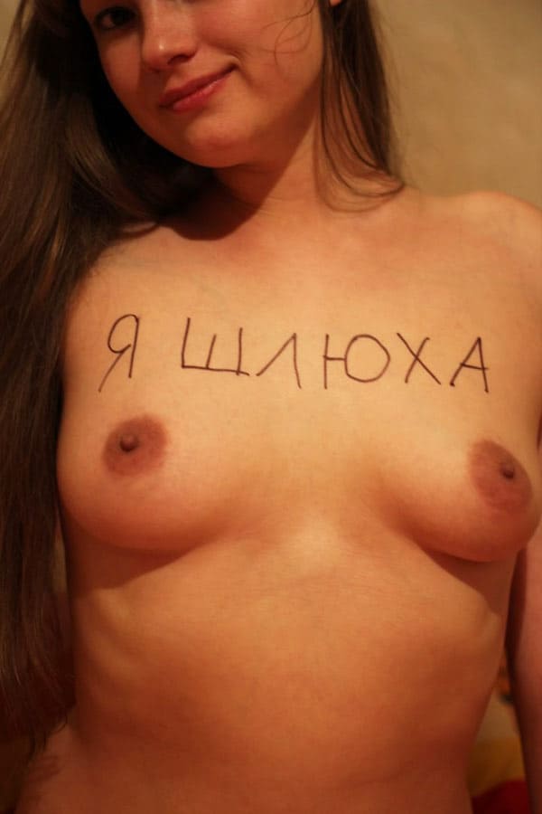 Голые девушки с русскими надписями на теле 18 фото