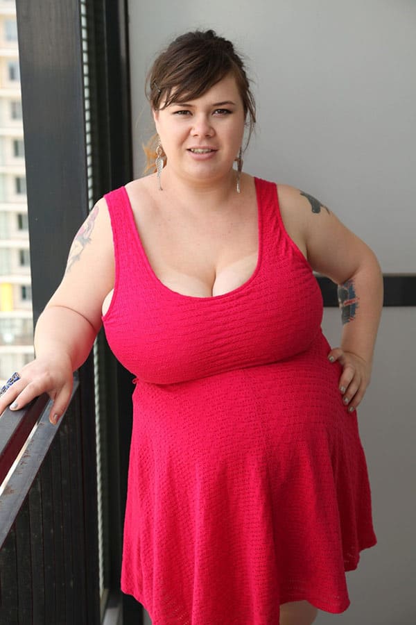 Беременная толстушка с волосатой пиздой под платьем 1 фото