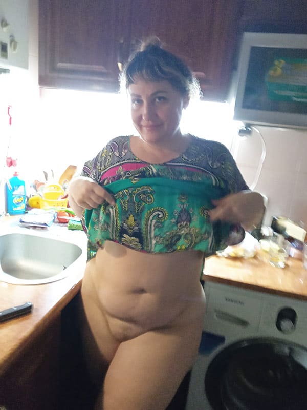 Украинская мамка с толстой пиздой 1 фото