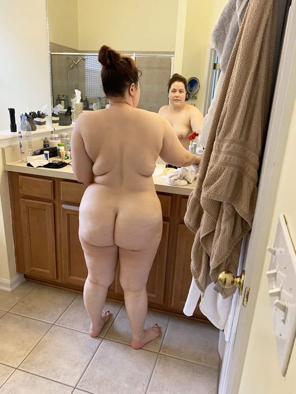 Толстые женщины перед зеркалом 1 фото