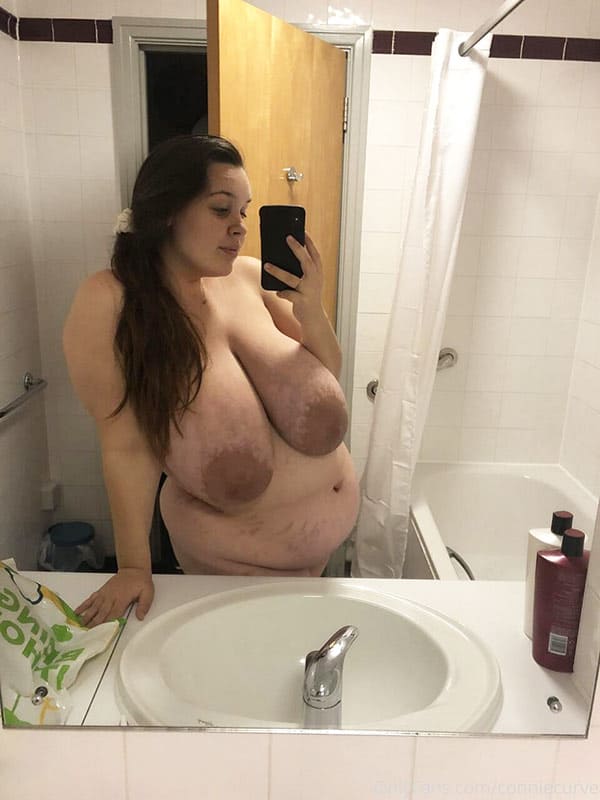 Толстые женщины перед зеркалом 2 фото