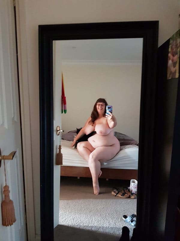 Толстые женщины перед зеркалом 33 фото