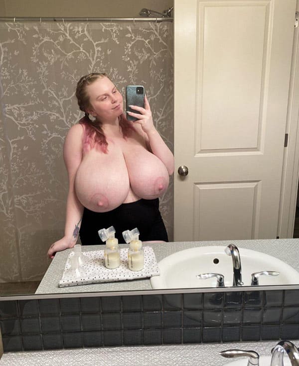 Селфи девушек с огромными голыми сиськами 80 фото