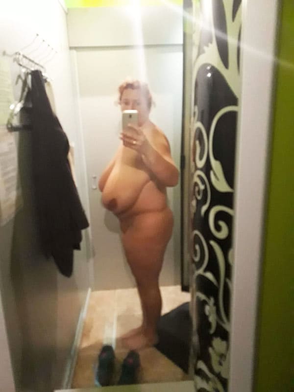 Селфи девушек с огромными голыми сиськами 82 фото