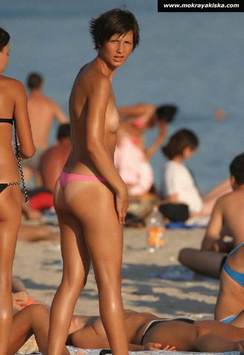 Девушки голые на пляже фото 2 фото