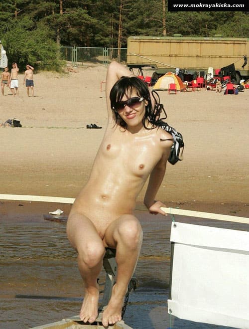 Девушки голые на пляже фото 24 фото