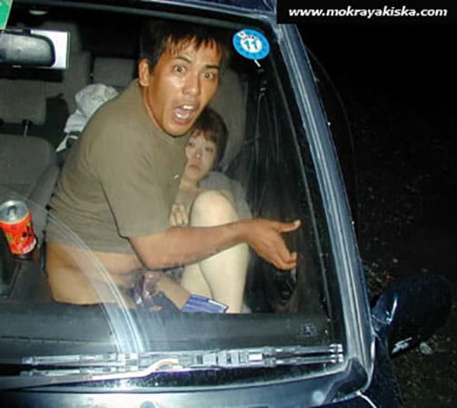 Подловили японцев трахающихся в авто 1 фото