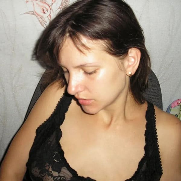 Жена дрочит за компом 23 фото