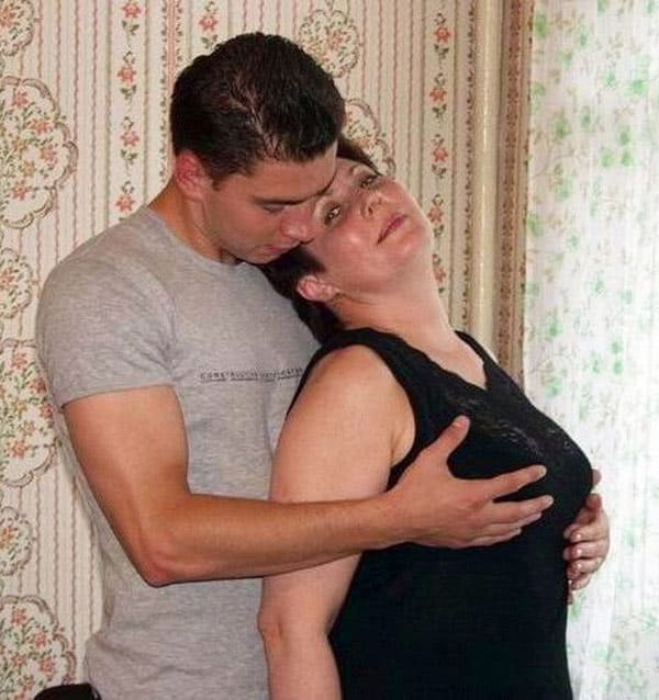 Зрелая тётя Оля скачет на молодом члене 2 фото