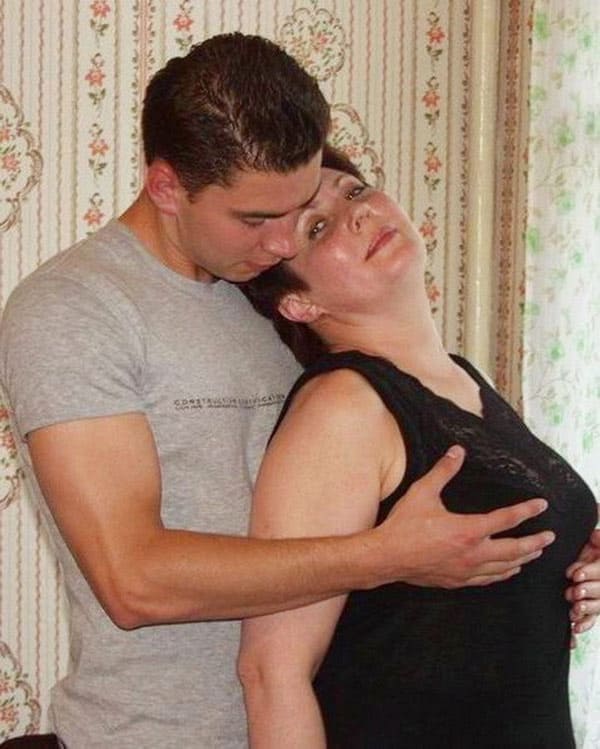 Зрелая тётя Оля скачет на молодом члене 3 фото